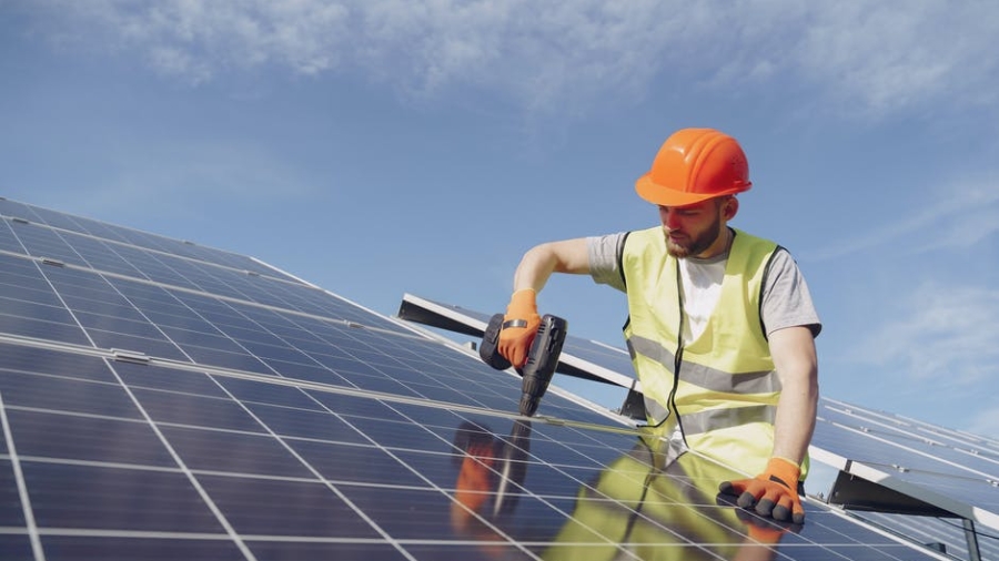 8 Questions to Ask Your Solar Energy Contractor Before Signing a Contract